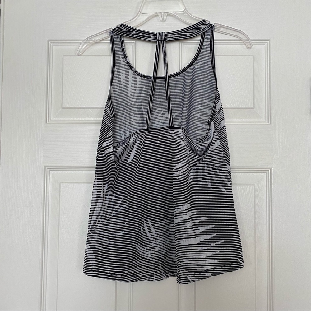 Old Navy Active Tropical Racerback Tank - Picture 4 of 7